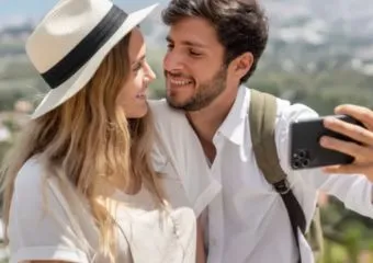 Casal viajando